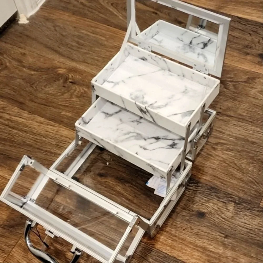 Impressions Savvy Lux Makeup Travel Case w/Mirror- Silver‎ & Marble